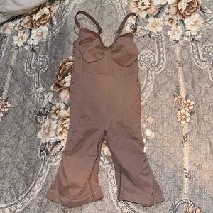 SKIMS SCULPTING BODYSUIT SHORTS